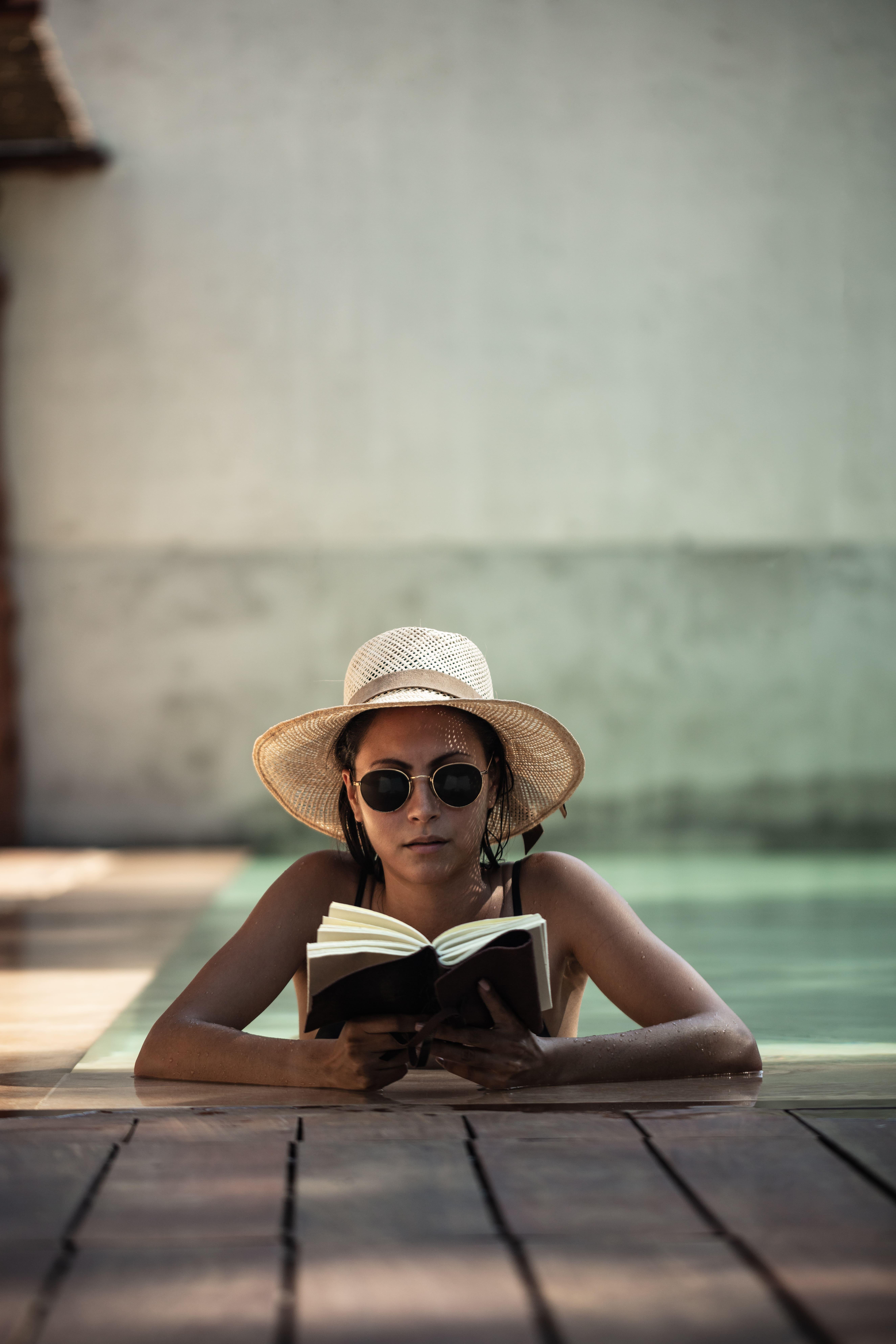 Hotel Oku Ibiza (Adults Only) Sant Antoni de Portmany Esterno foto A woman wearing a hat